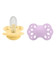 BIBS Infinity Schnuller Gr. 1 im 2er-Pack in Pale Butter und Violet Sky mit symmetrischem Silikonsauger